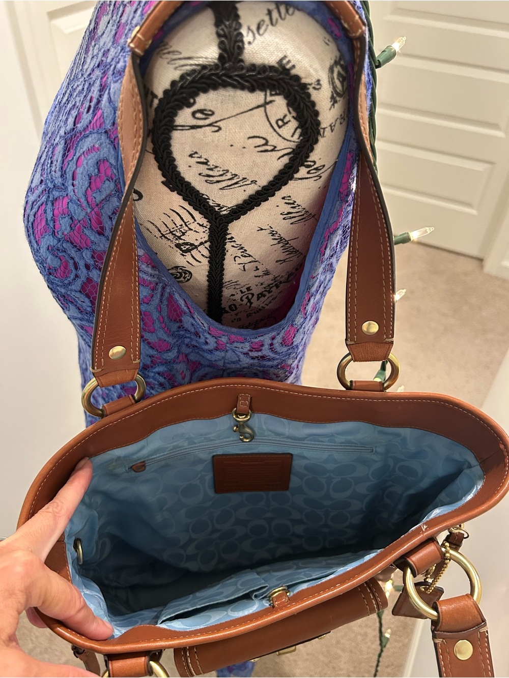 Coach GiGi #F12888 Vintage Coach Shoulder bag in Excellent Condition - Picture 4 of 16